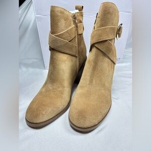🔥 Nine West “Need You” Suede Ankle Boots•Natural Tan•Block Heel• 
Size 9M•NEW! 🔥